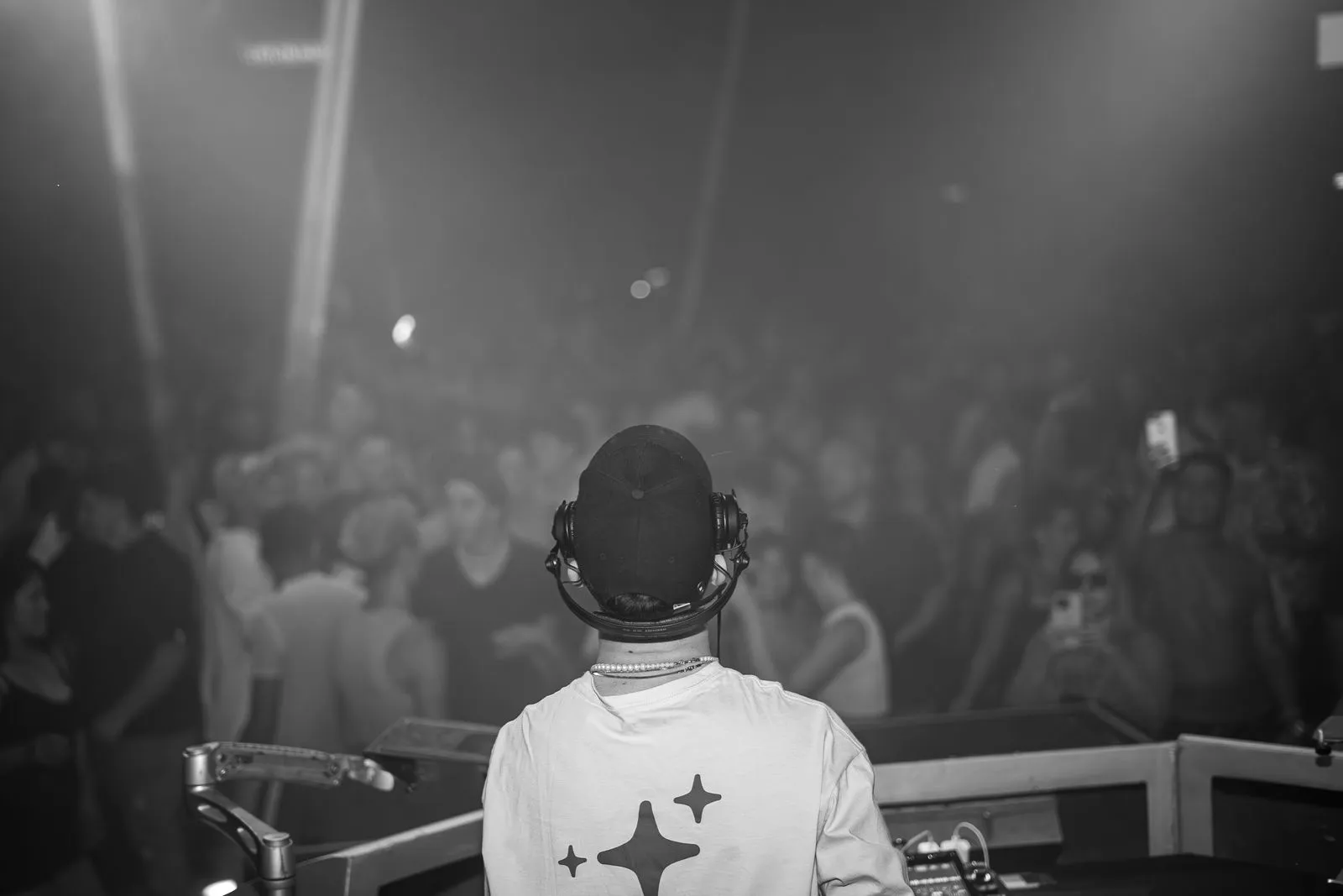How Festival DJ Sets Work With Live Acts
